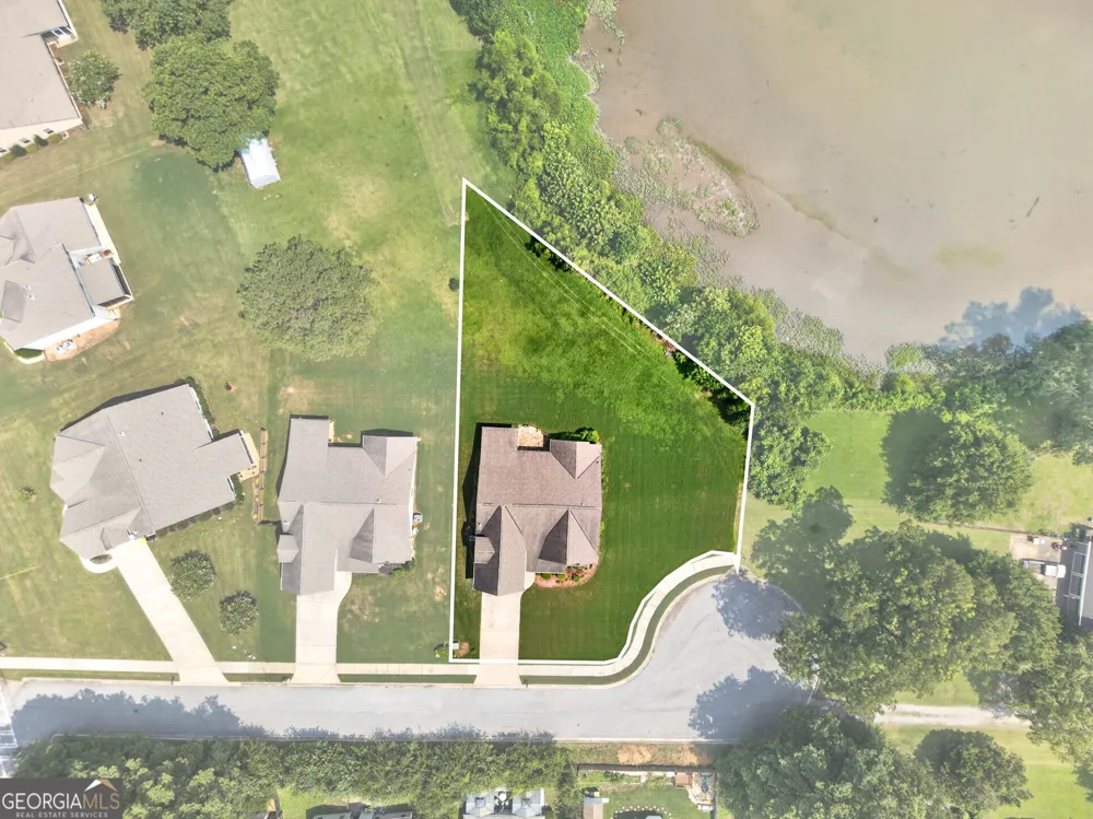 120 Pye Lake DR Fayetteville, GA 30214