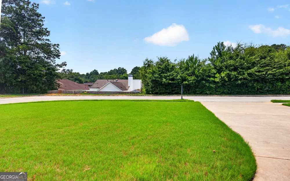 120 Pye Lake DR Fayetteville, GA 30214