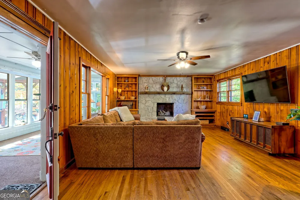1994 Camp Creek RD Lakemont, GA 30552
