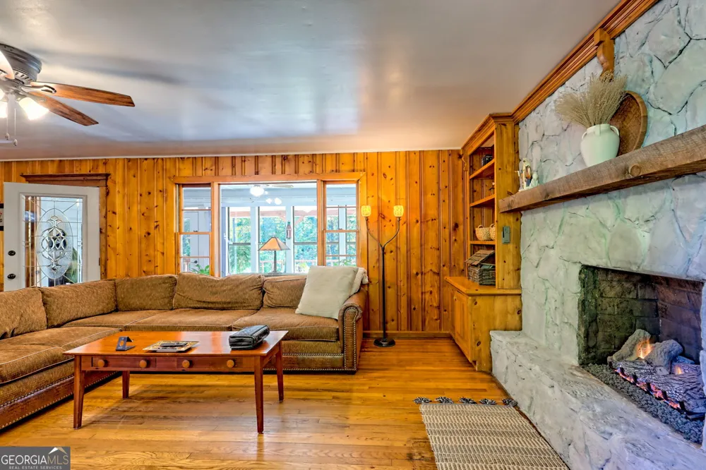 1994 Camp Creek RD Lakemont, GA 30552