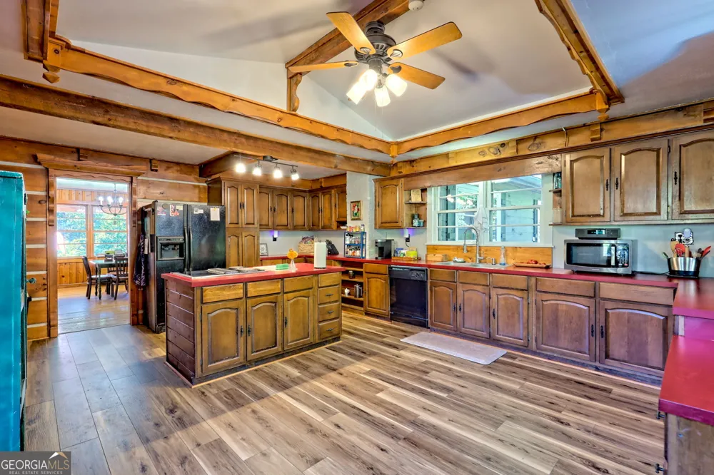 1994 Camp Creek RD Lakemont, GA 30552