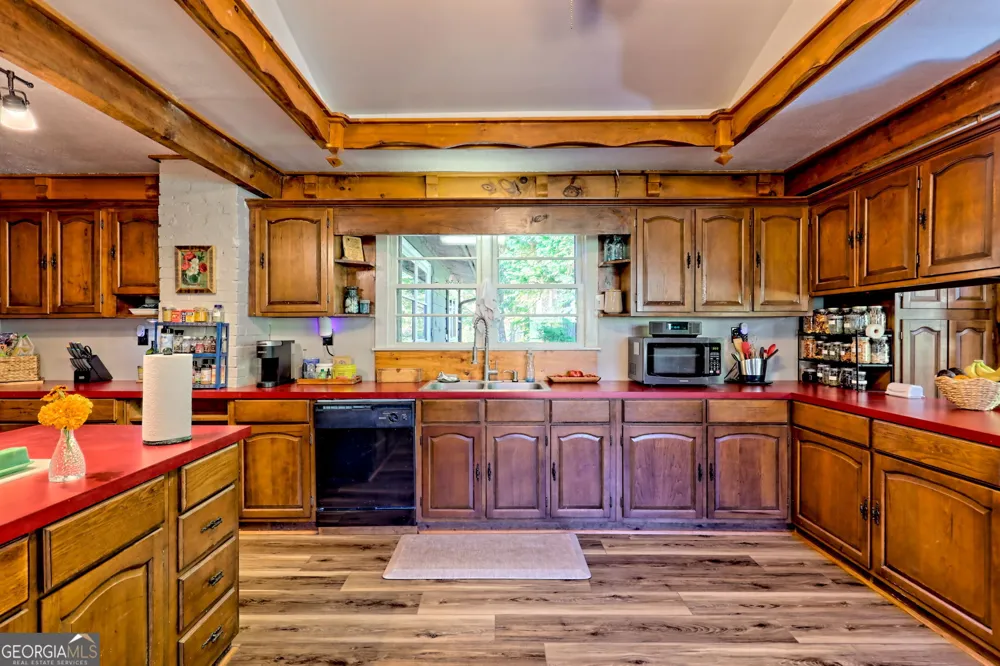 1994 Camp Creek RD Lakemont, GA 30552