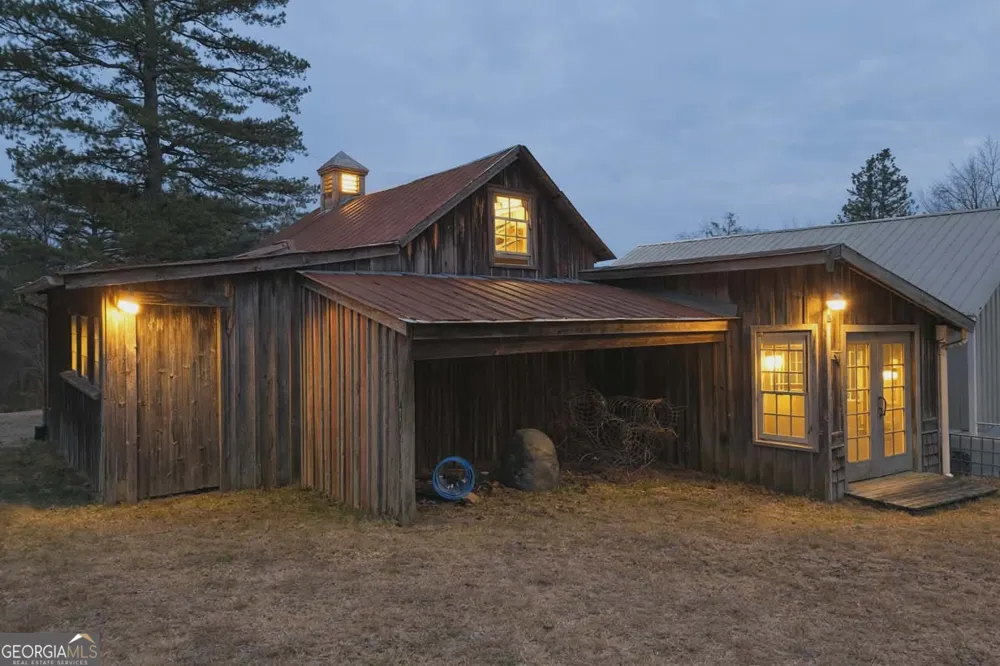 1994 Camp Creek RD Lakemont, GA 30552