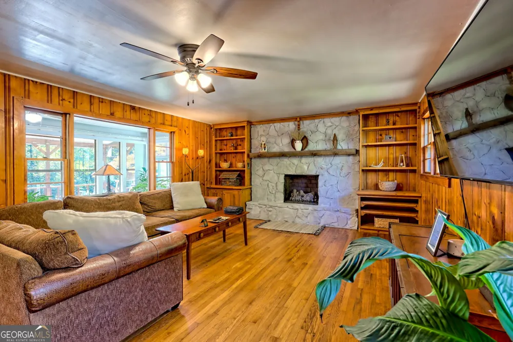 1994 Camp Creek RD Lakemont, GA 30552