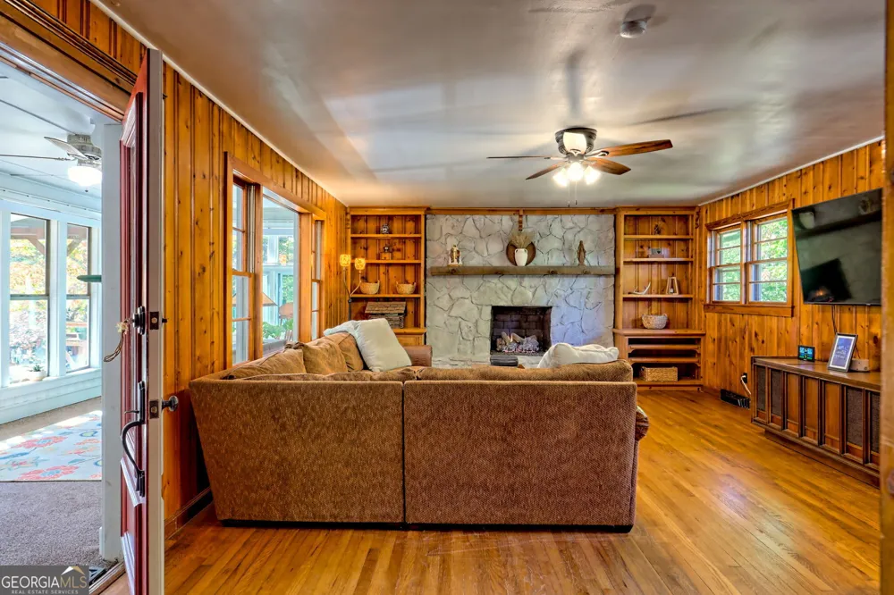 1994 Camp Creek RD Lakemont, GA 30552