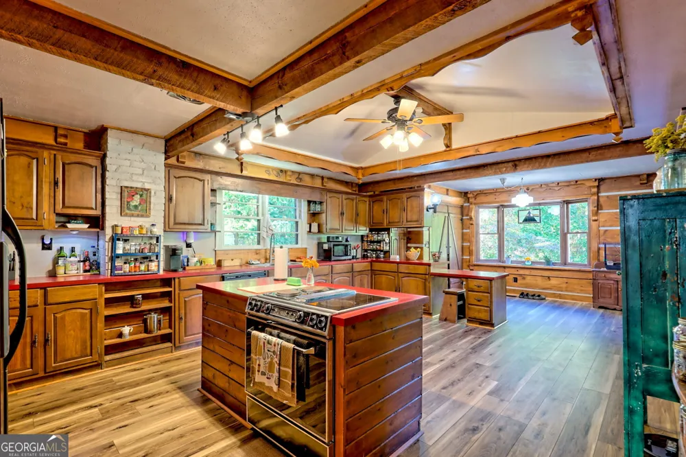 1994 Camp Creek RD Lakemont, GA 30552