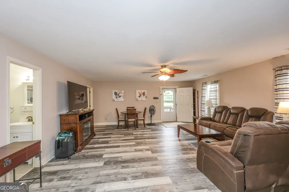 615 Fischer RD Sharpsburg, GA 30277