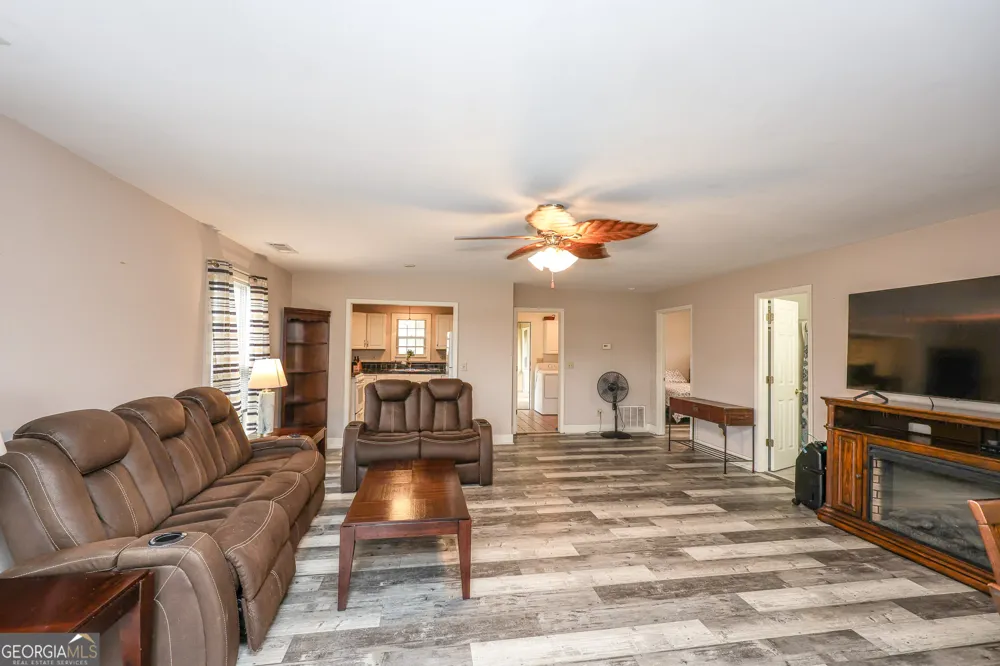615 Fischer RD Sharpsburg, GA 30277