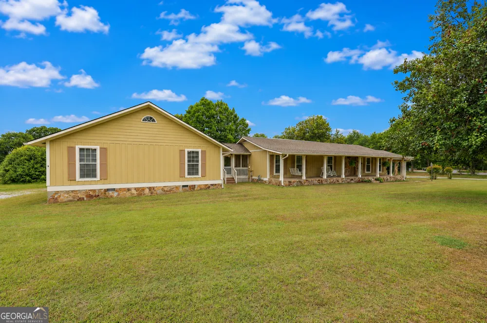615 Fischer RD Sharpsburg, GA 30277