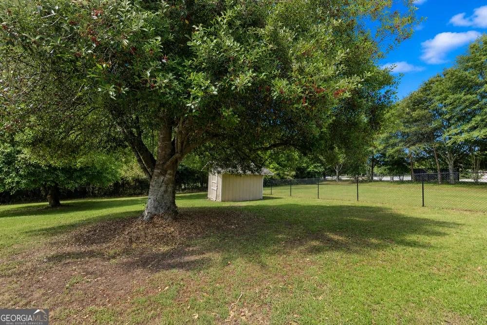 615 Fischer RD Sharpsburg, GA 30277