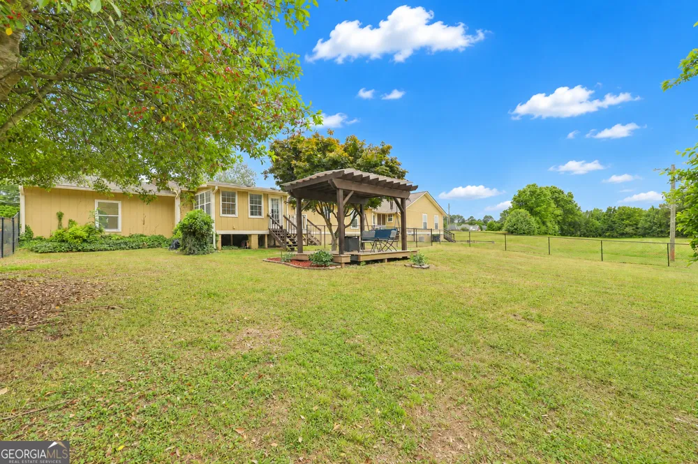 615 Fischer RD Sharpsburg, GA 30277
