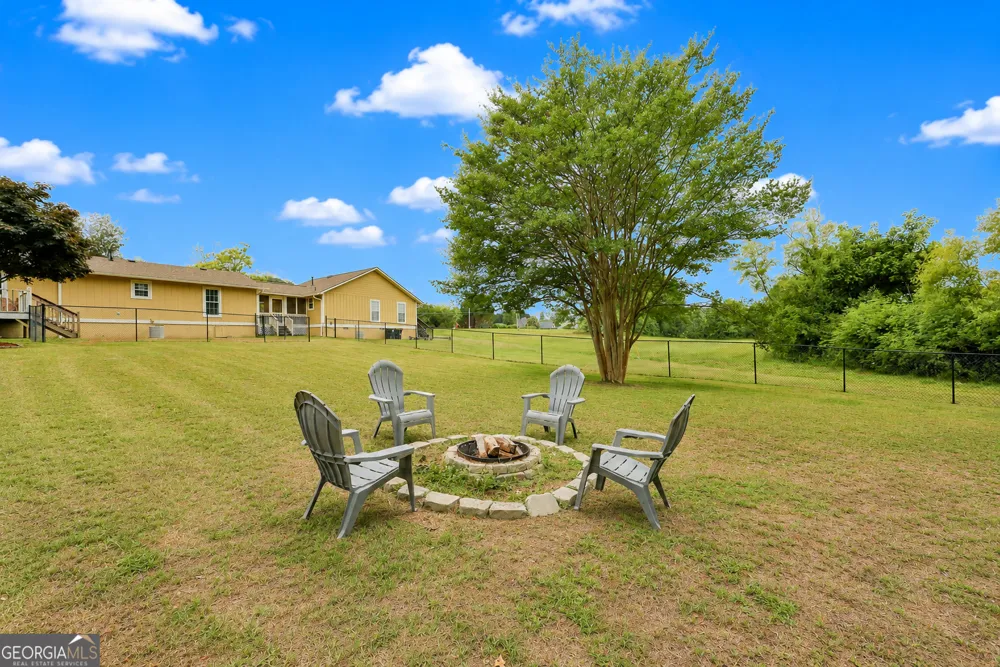 615 Fischer RD Sharpsburg, GA 30277