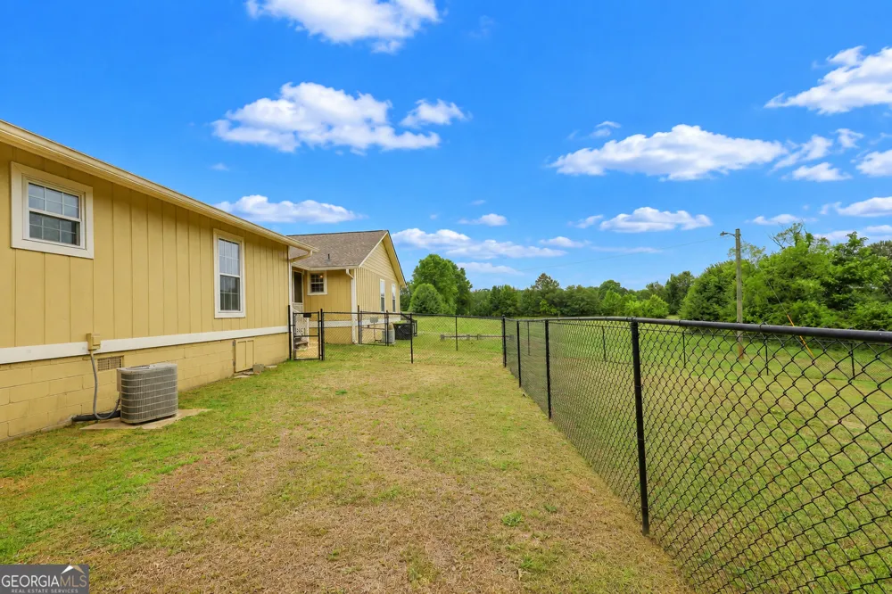 615 Fischer RD Sharpsburg, GA 30277