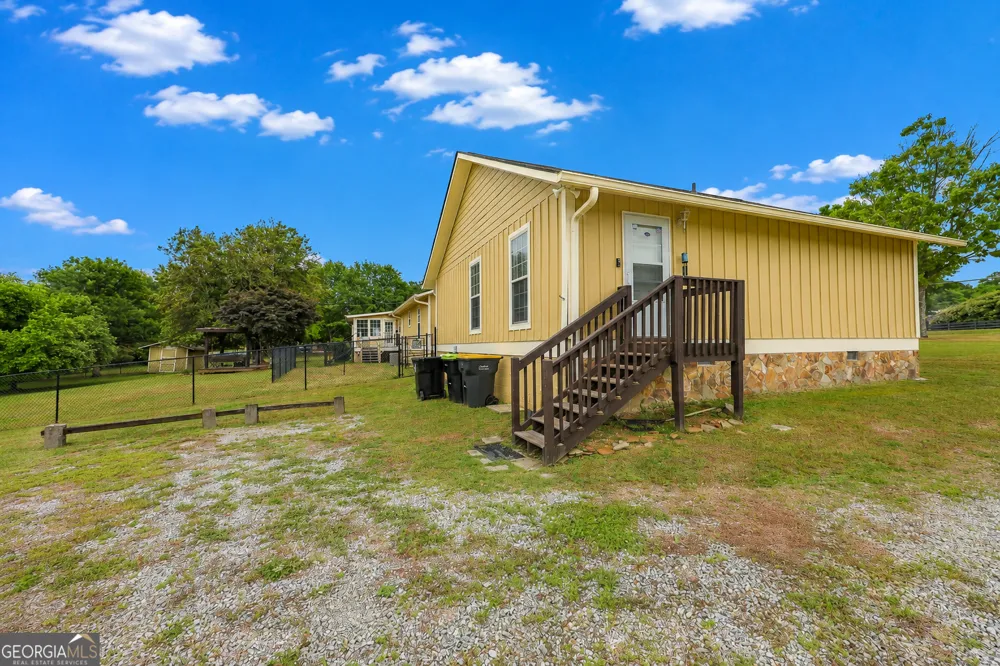 615 Fischer RD Sharpsburg, GA 30277