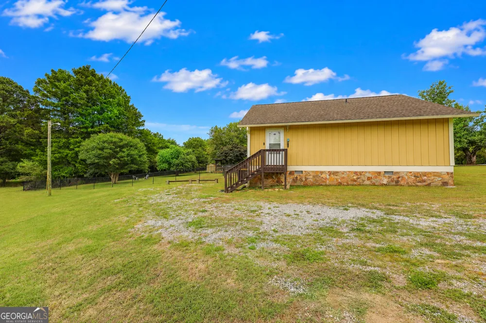 615 Fischer RD Sharpsburg, GA 30277