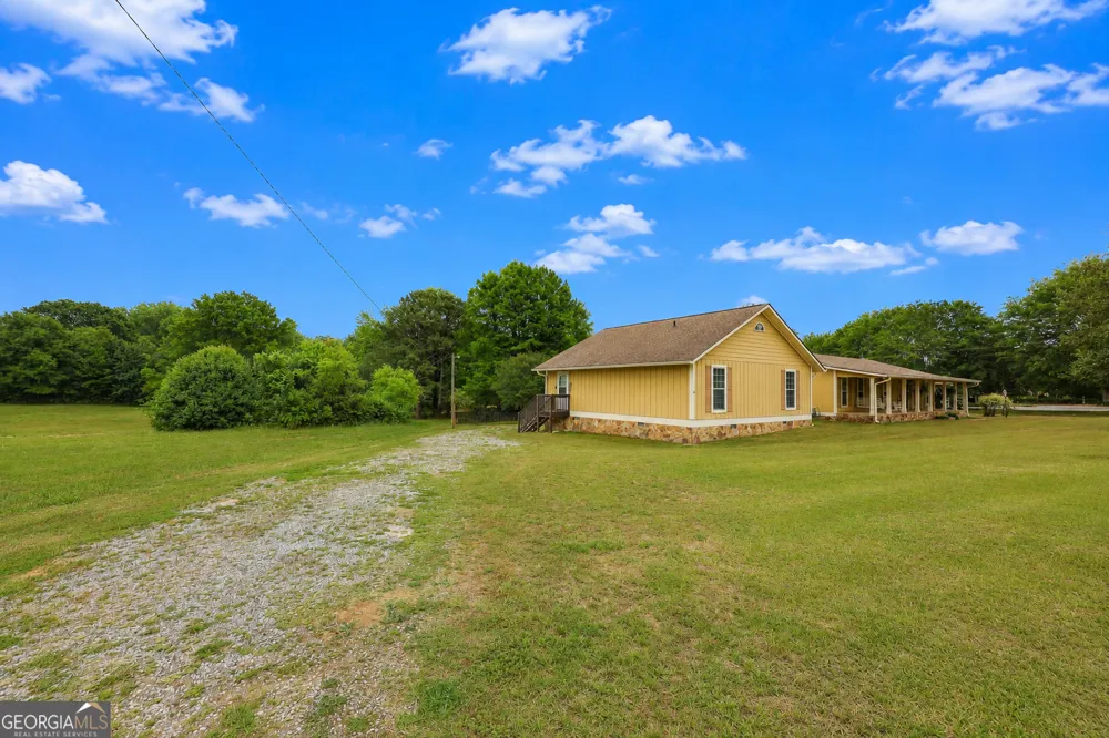 615 Fischer RD Sharpsburg, GA 30277
