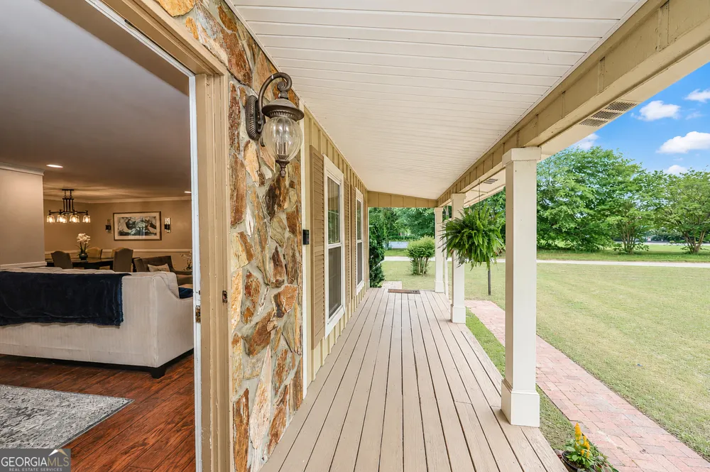 615 Fischer RD Sharpsburg, GA 30277