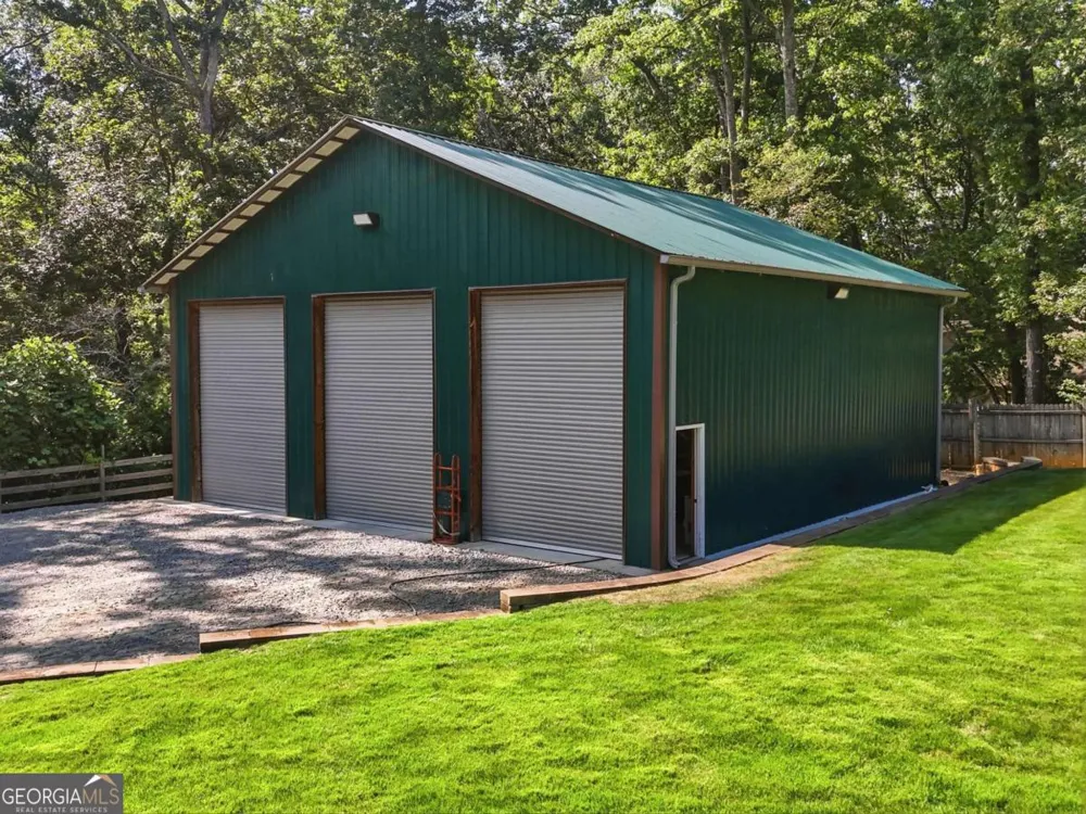 1860 W Elmwood DR Acworth, GA 30102