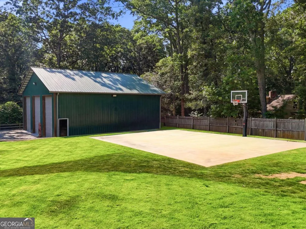 1860 W Elmwood DR Acworth, GA 30102