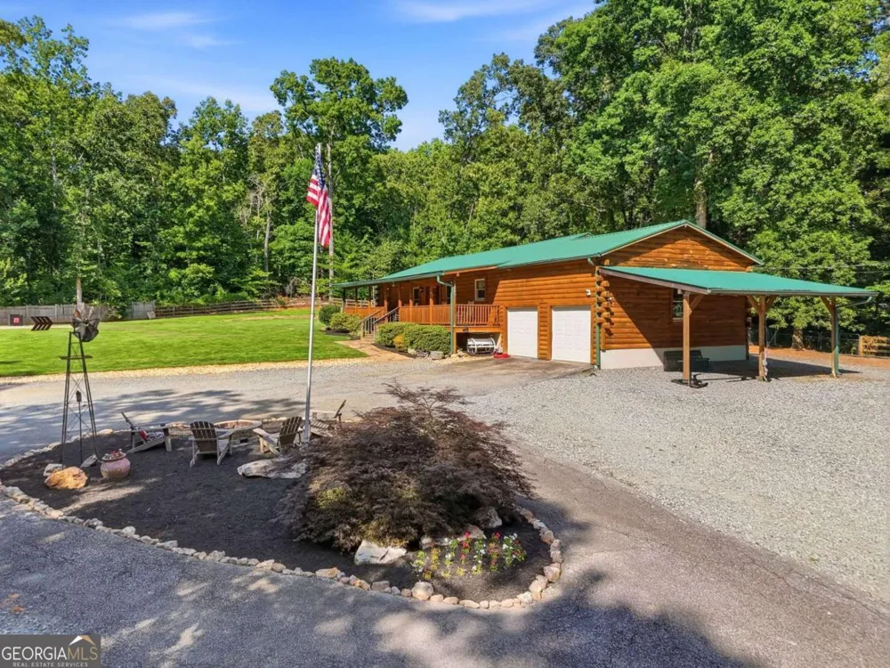 1860 W Elmwood DR Acworth, GA 30102