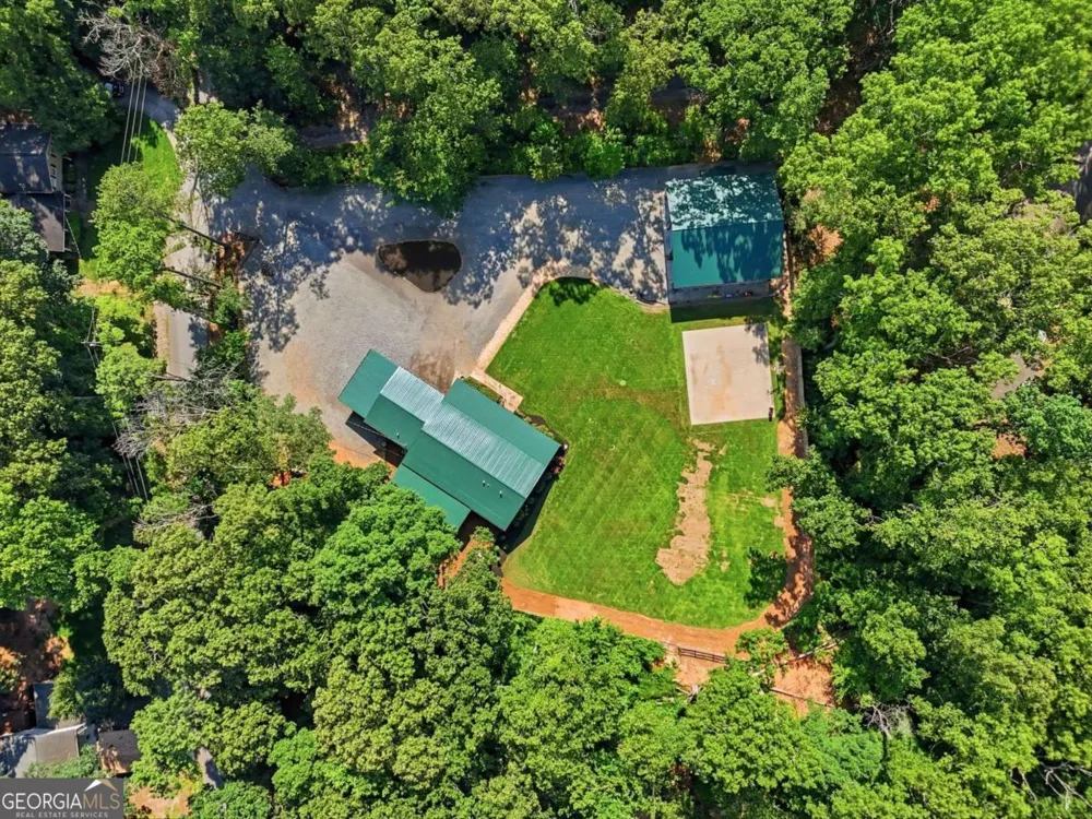 1860 W Elmwood DR Acworth, GA 30102