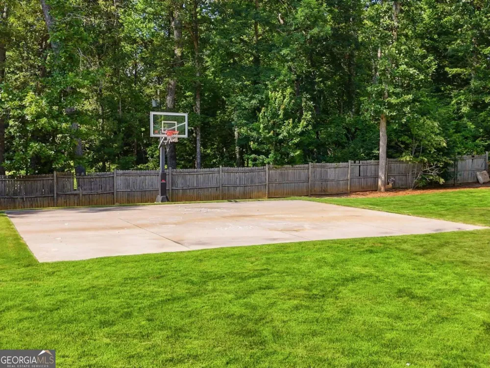 1860 W Elmwood DR Acworth, GA 30102