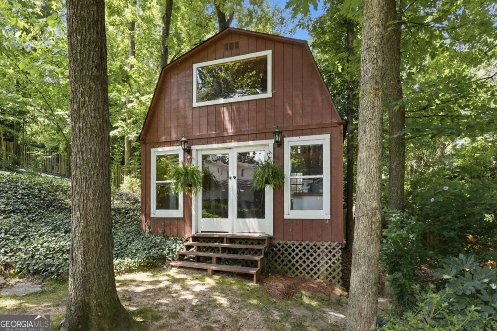 2360 Honeysuckle LN SE Smyrna, GA 30080