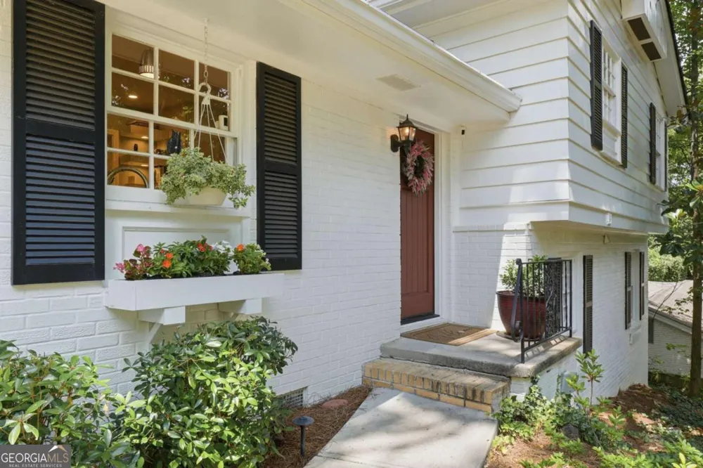 2360 Honeysuckle LN SE Smyrna, GA 30080