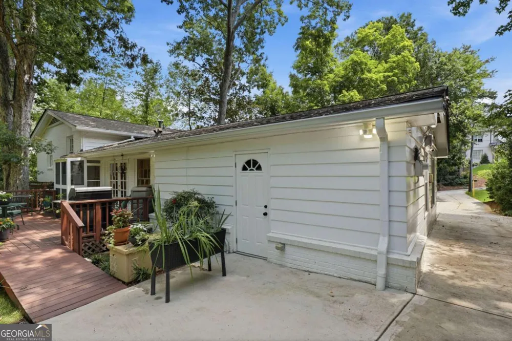 2360 Honeysuckle LN SE Smyrna, GA 30080