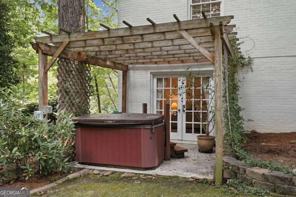 2360 Honeysuckle LN SE Smyrna, GA 30080