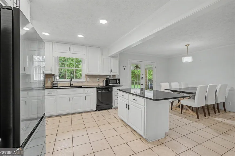 2153 Timber LN Snellville, GA 30078