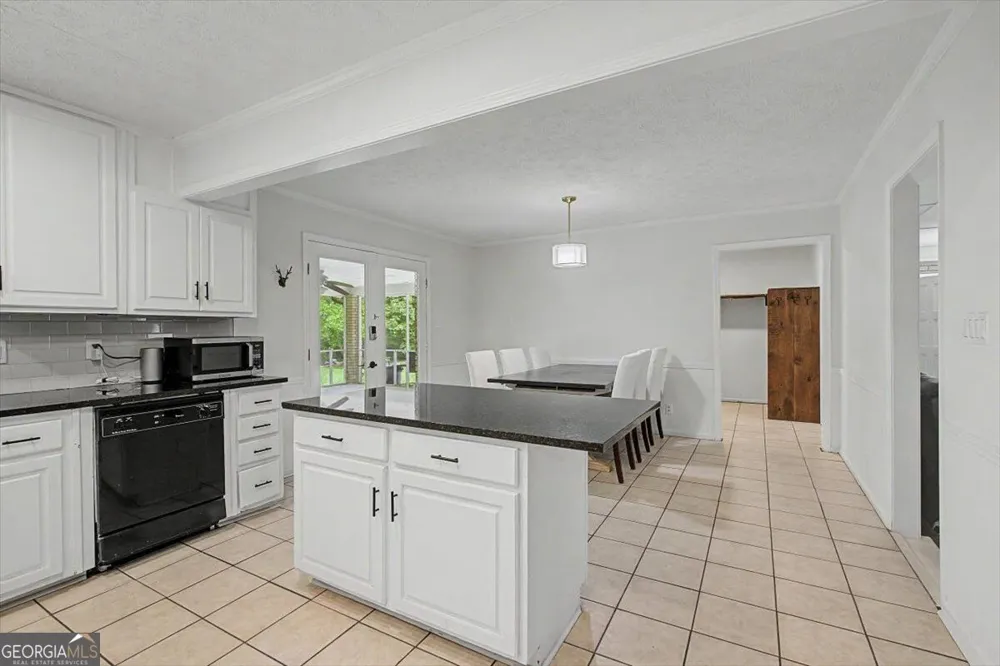 2153 Timber LN Snellville, GA 30078