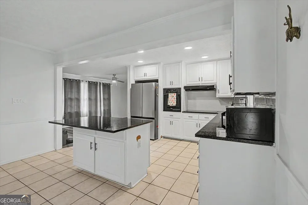 2153 Timber LN Snellville, GA 30078