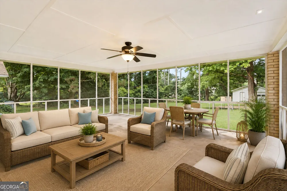 2153 Timber LN Snellville, GA 30078