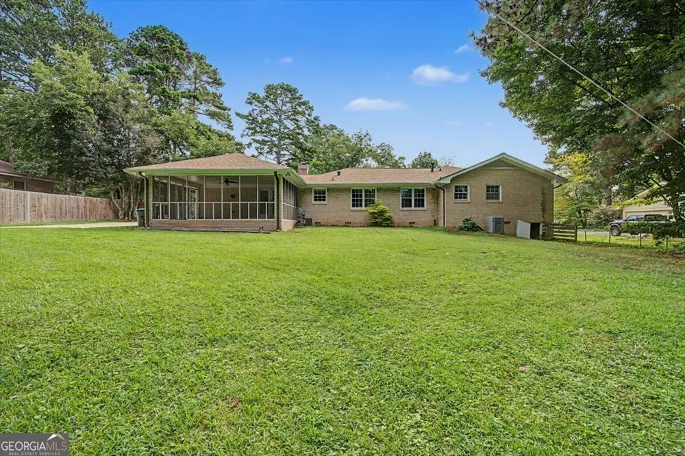 2153 Timber LN Snellville, GA 30078
