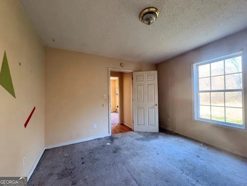 17 Collins RD Carrollton, GA 30116