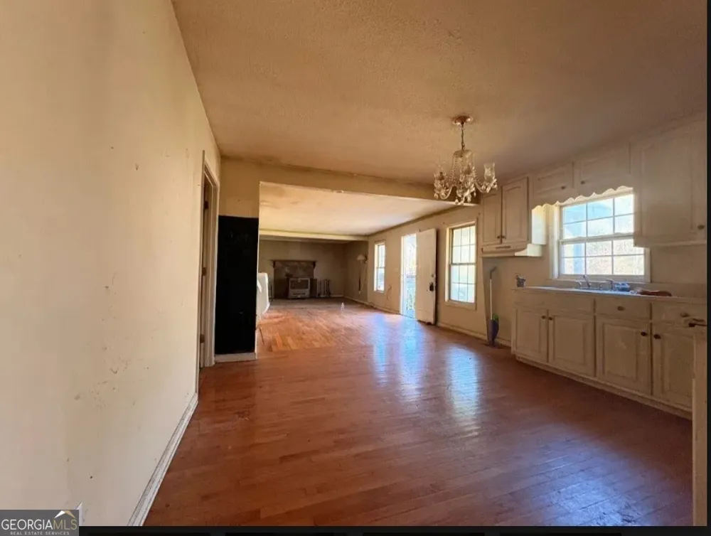 17 Collins RD Carrollton, GA 30116