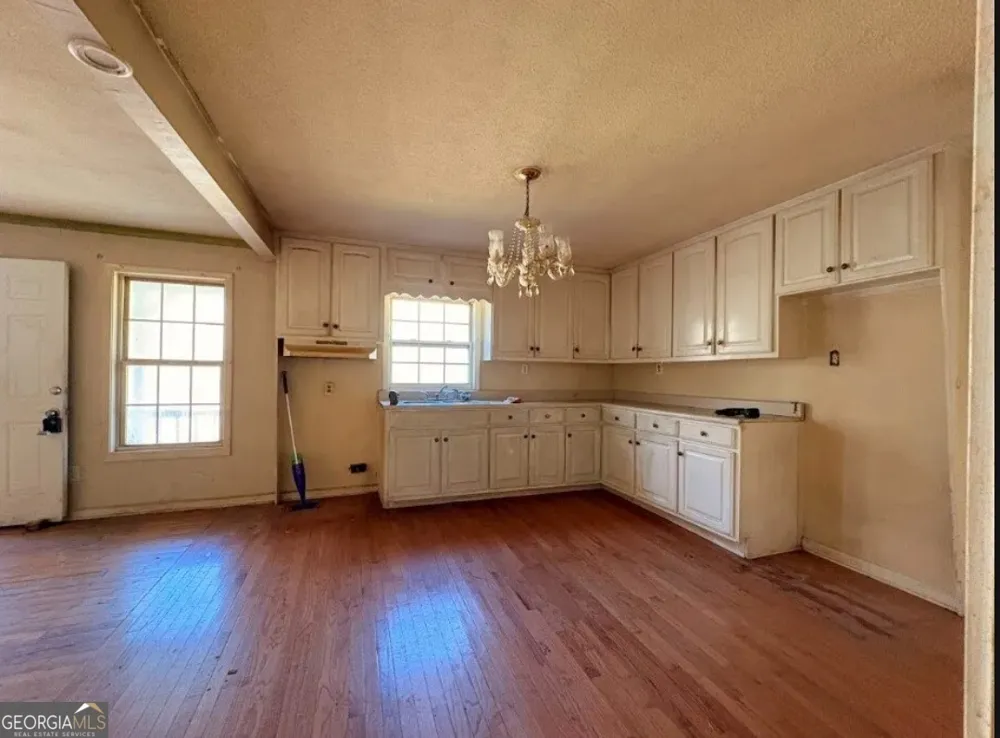 17 Collins RD Carrollton, GA 30116
