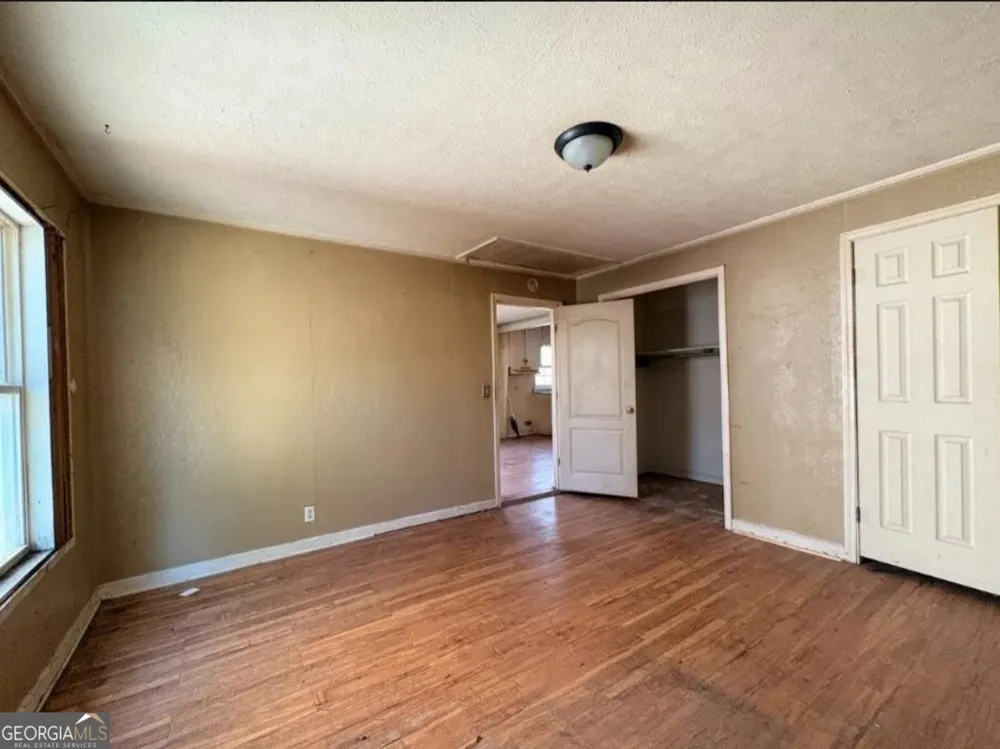 17 Collins RD Carrollton, GA 30116