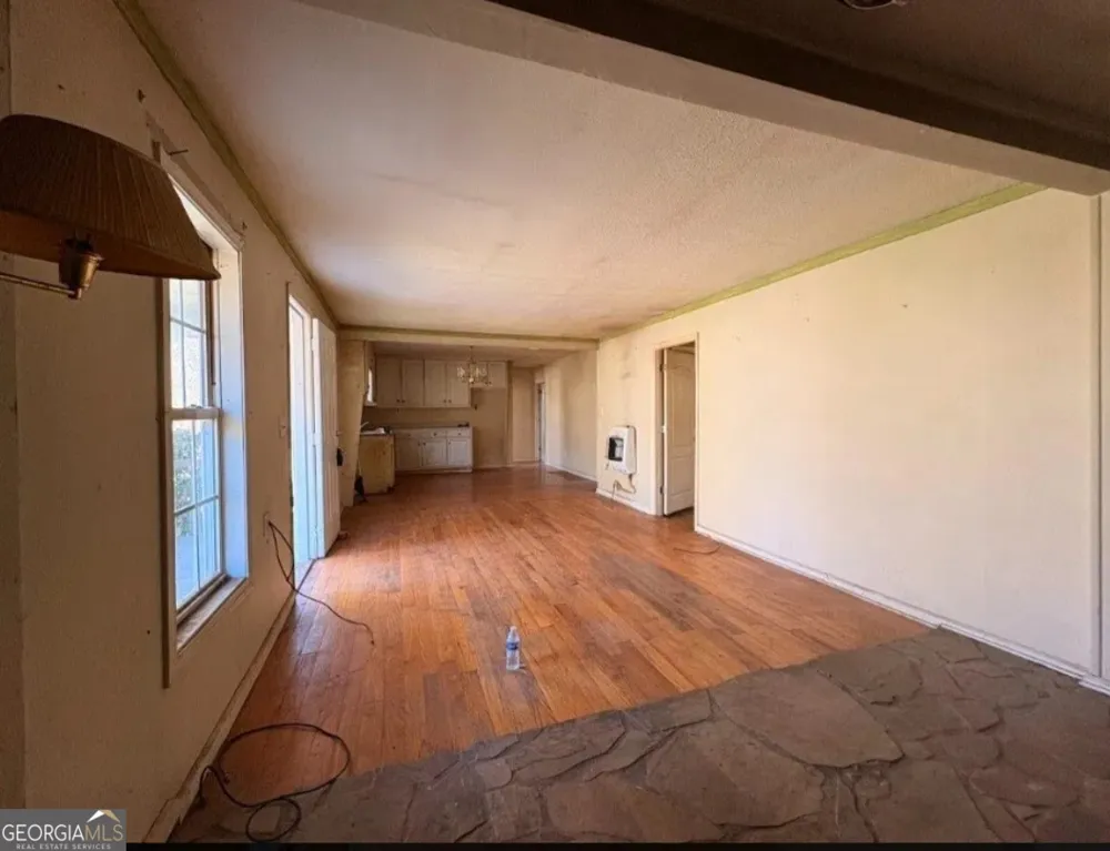 17 Collins RD Carrollton, GA 30116