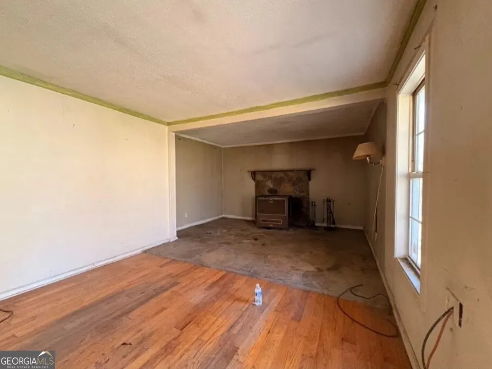 17 Collins RD Carrollton, GA 30116