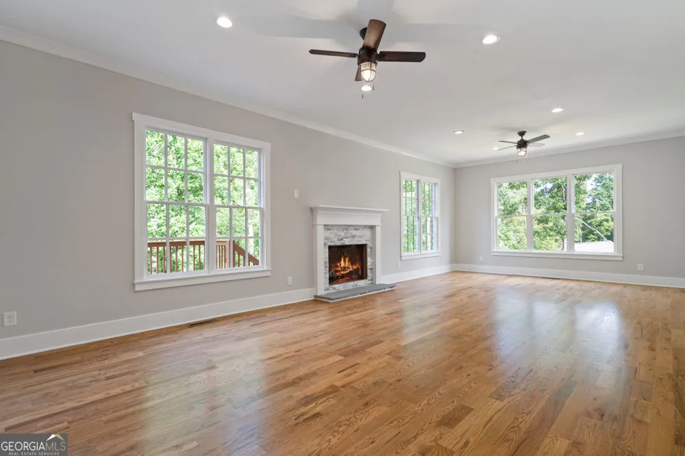 923 Oak DR Woodstock, GA 30189