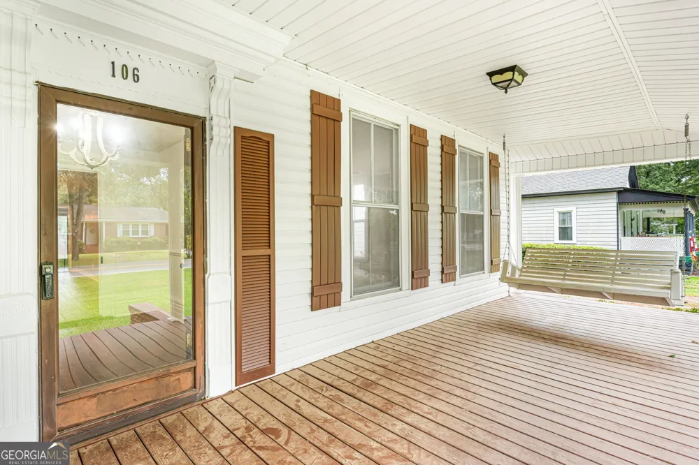106 Howard ST Byron, GA 31008