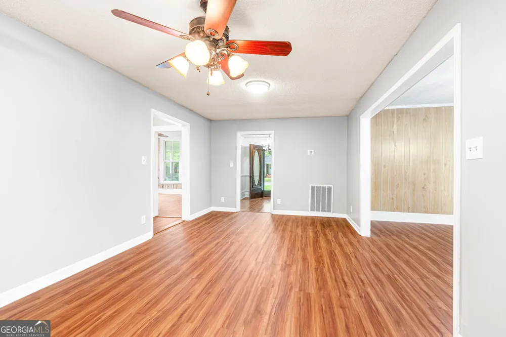106 Howard ST Byron, GA 31008