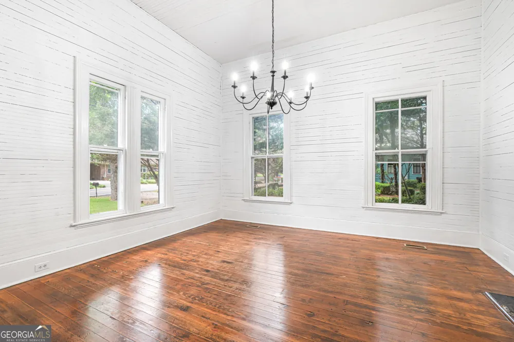 106 Howard ST Byron, GA 31008
