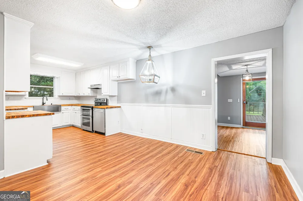 106 Howard ST Byron, GA 31008