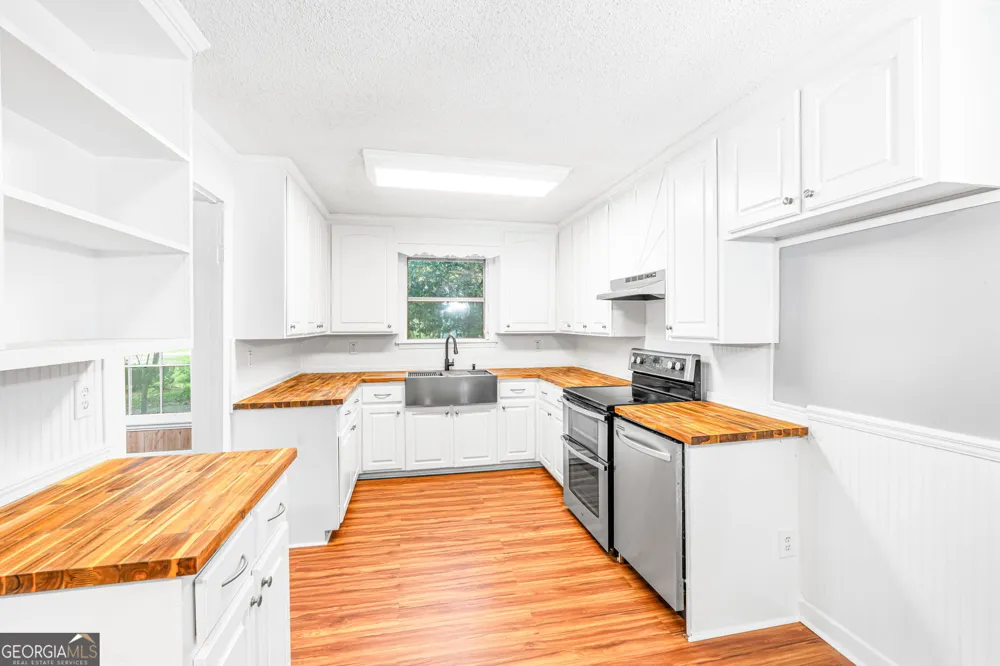 106 Howard ST Byron, GA 31008