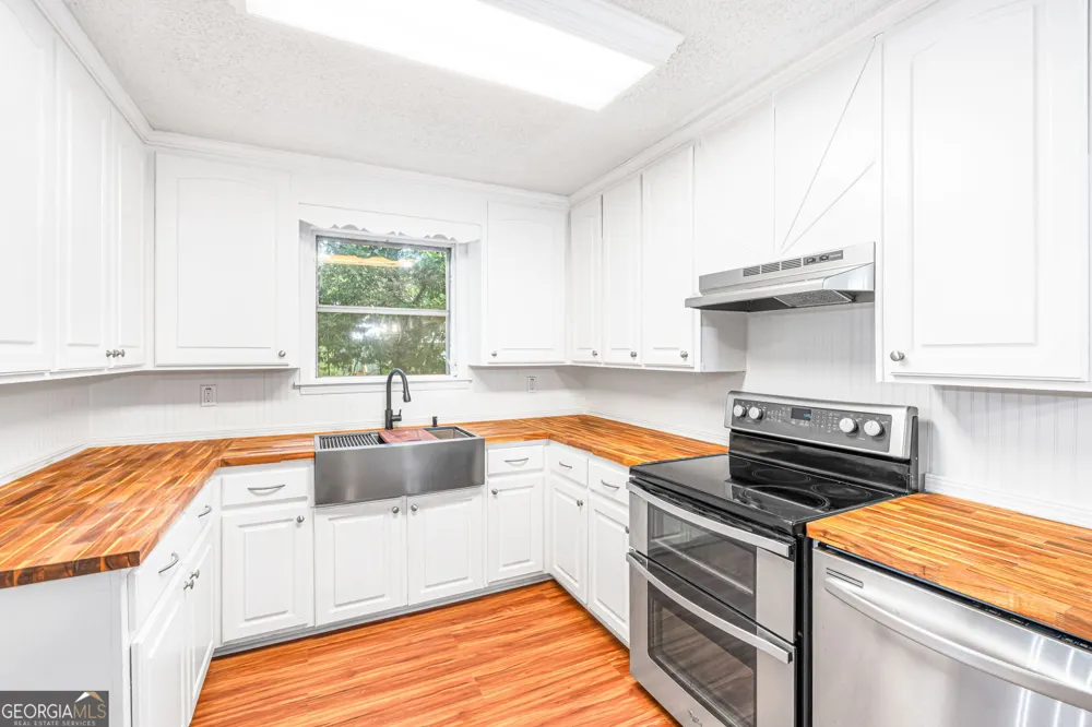 106 Howard ST Byron, GA 31008
