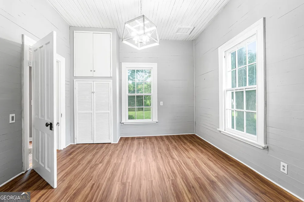 106 Howard ST Byron, GA 31008