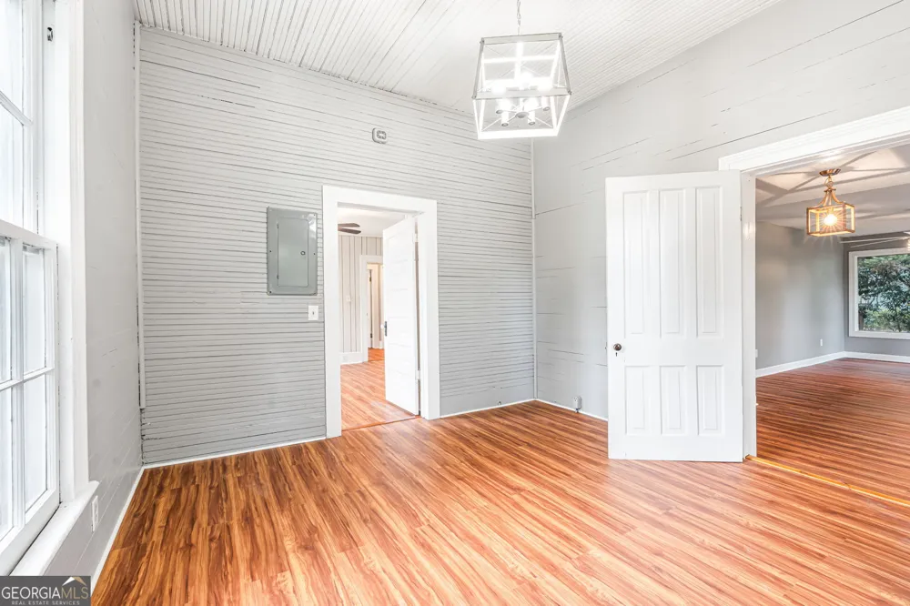 106 Howard ST Byron, GA 31008